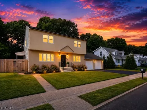 61 Winifred Dr, Totowa, NJ 07512