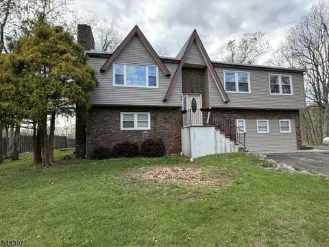 29 Billings Rd, Hopatcong, NJ 07843