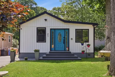 21 Bucknell Way, Hopatcong, NJ 07843