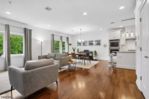 156 Mountain Ave #8, Springfield, NJ 07081