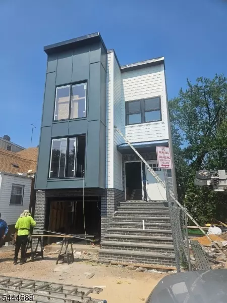 749 S 20th St, Newark, NJ 07103
