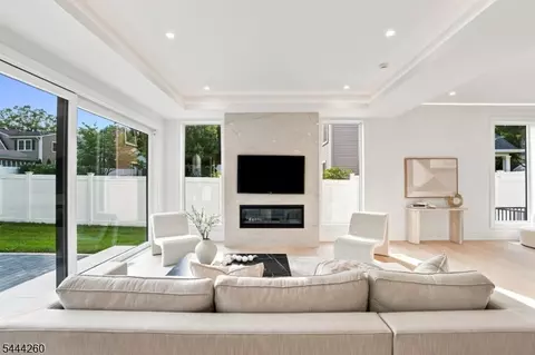 Living - 244 Washington Pl, Paramus, NJ 07652 photo 3 of 4