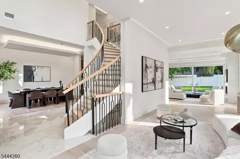 Entry Way - 244 Washington Pl, Paramus, NJ 07652 photo 2 of 7