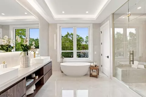 Bath - 244 Washington Pl, Paramus, NJ 07652 photo 4 of 5