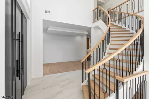 Entry Way - 244 Washington Pl, Paramus, NJ 07652 photo 6 of 8