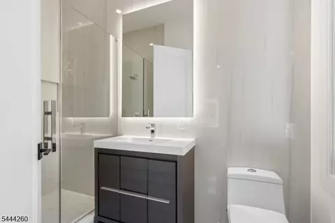 Bath - 244 Washington Pl, Paramus, NJ 07652 photo 2 of 9
