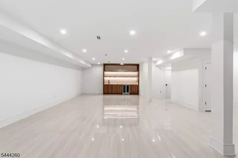 Living - 244 Washington Pl, Paramus, NJ 07652 photo 6 of 6