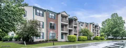 57 Fisher Dr, Franklin Park, NJ 08823