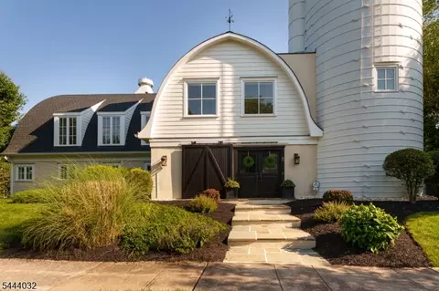 8 Flanders Valley Ct, Skillman, NJ 08558