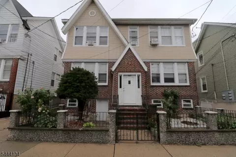 270 N 12th St, Newark, NJ 07107