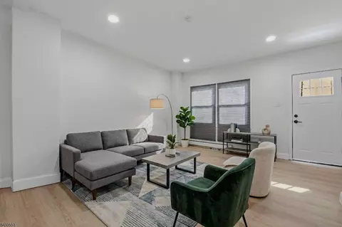 139 W 51st St, Bayonne, NJ 07002