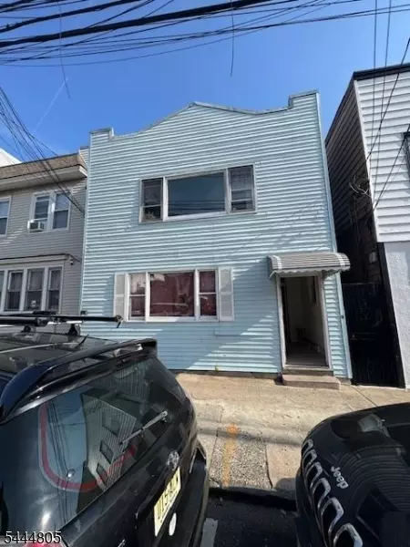 228 70th St, Guttenberg, NJ 07093