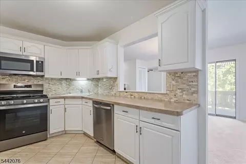 50 Kayser Ln, West Orange, NJ 07052