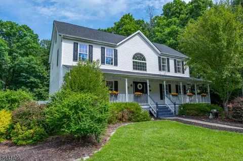 15 Tanglewood Dr, Lafayette, NJ 07848