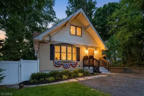 306 W End Ave, Hopatcong, NJ 07843