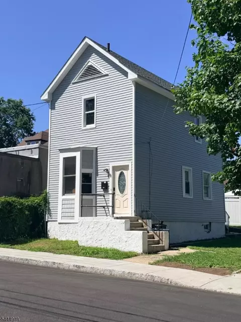 7 Union St, West Orange, NJ 07052