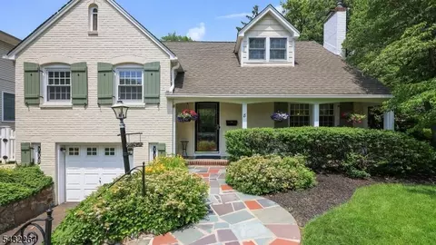 8 Cummings St, Cranford, NJ 07016