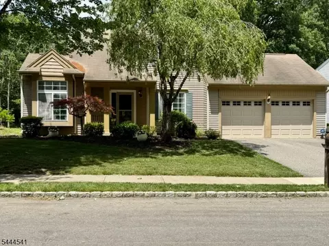 20 Winding Brook Ln, Oak Ridge, NJ 07438