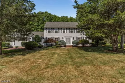 8 Kilmer Dr, Hillsborough, NJ 08844
