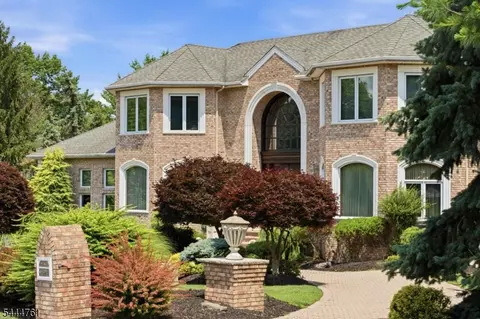 1 Wimbledon Ct, Cedar Grove, NJ 07009