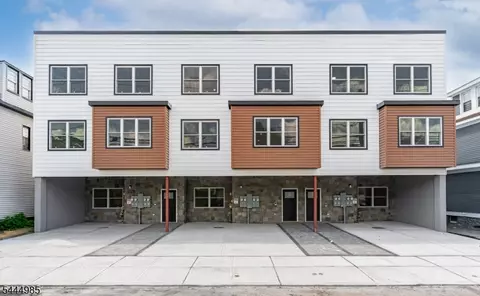 643 S 10th St, Newark, NJ 07108