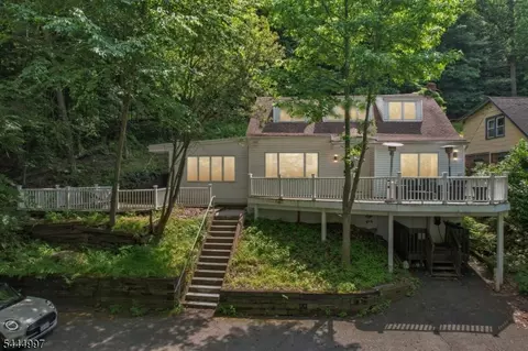 157 W Lindsley Rd, Cedar Grove, NJ 07009