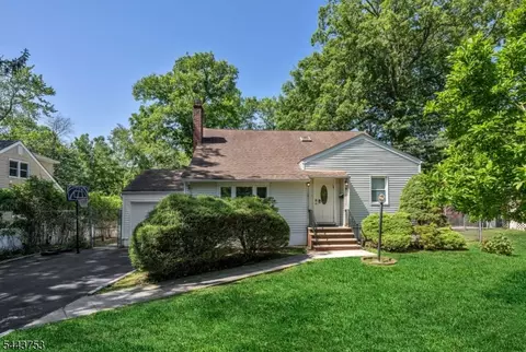9 Midway Dr, Livingston, NJ 07039