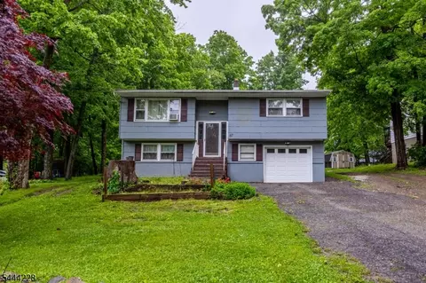 67 Cedar Tree Dr, Highland Lakes, NJ 07422