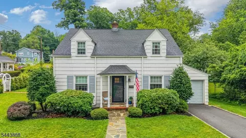 11 Manor Rd, Verona, NJ 07044