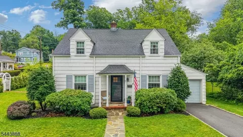 11 Manor Rd, Verona, NJ 07044