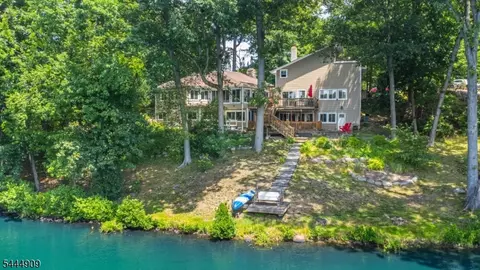 146 Lakewood Dr, Mountain Lakes, NJ 07046
