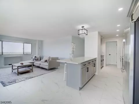 377 S Harrison St #17FF, East Orange, NJ 07018