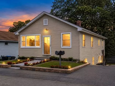 20 Oak St, Mount Arlington, NJ 07856