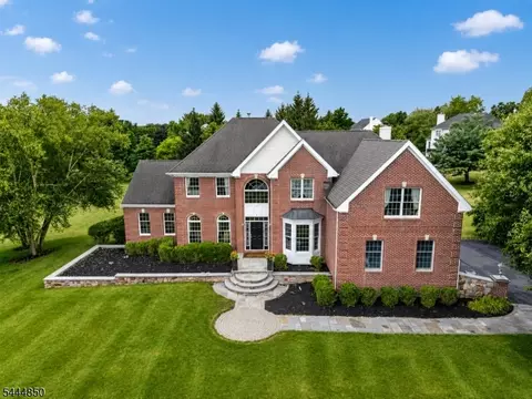 4 Riverview Ct, Ringoes, NJ 08551