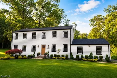 47 Fieldstone Dr, Morristown, NJ 07960