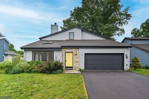 5 Stonebridge Ct, Denville, NJ 07834