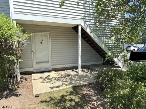 149 Mockingbird Ct #149, Three Bridges, NJ 08887