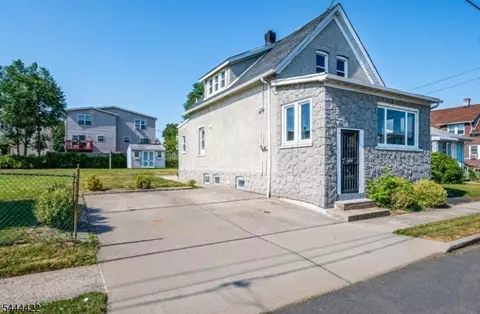 43 Saint Ann St, Carteret, NJ 07008