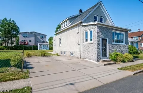 43 Saint Ann St, Carteret, NJ 07008