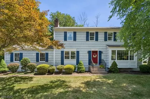7 Timber Dr, Caldwell, NJ 07006