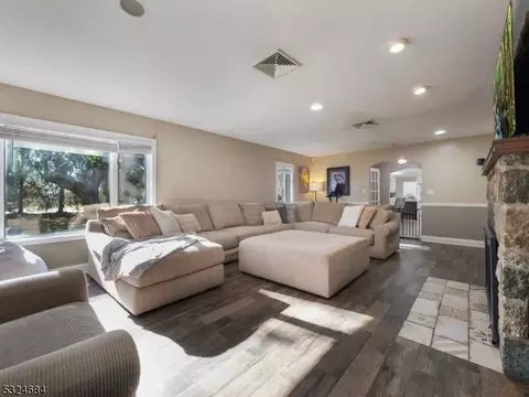 550 Berdan Ave, Wayne, NJ 07470 photo 9