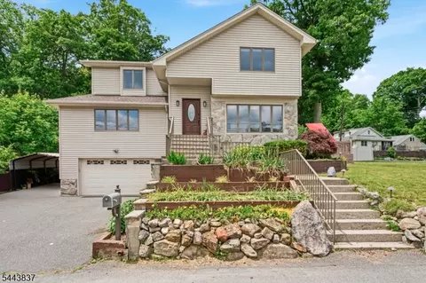 8 Oakwood Rd, Lake Hopatcong, NJ 07849