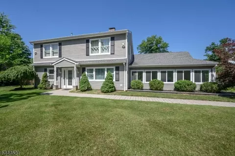 106 Greenbrook Rd, Green Brook, NJ 08812