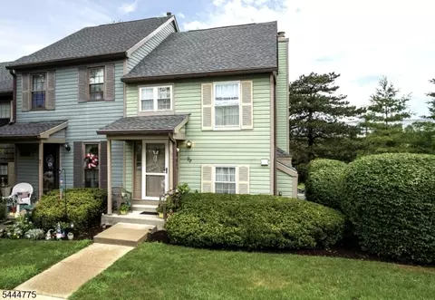 98 Wood Duck Ct, Hackettstown, NJ 07840
