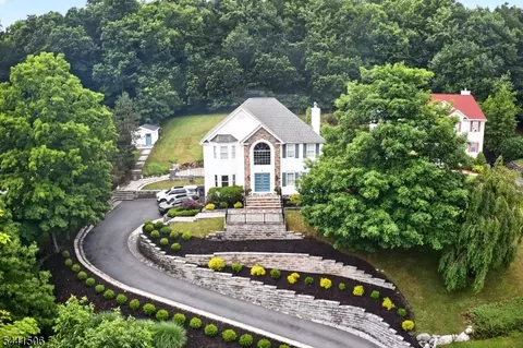 8 S Deer Hill Run, Sparta, NJ 07871