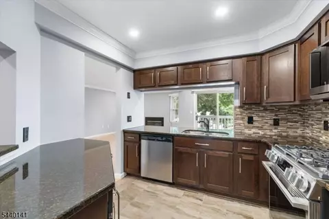 37 Amethyst Ln, Paterson, NJ 07501