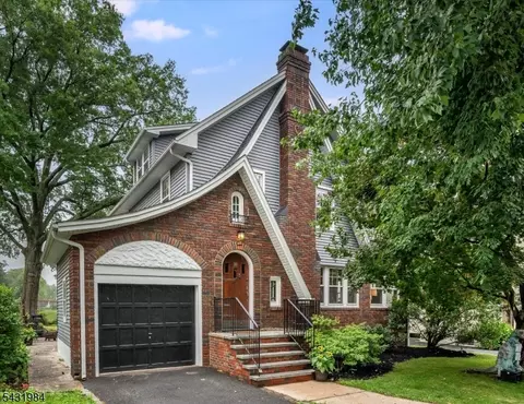 38 Burroughs Way, Maplewood, NJ 07040
