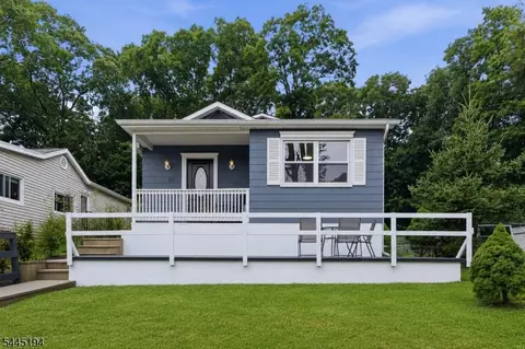 18 Coolidge Trl, Hopatcong, NJ 07843