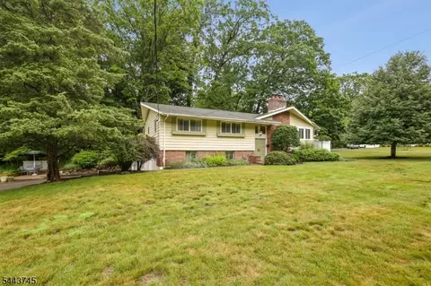 5 The Gln, Cedar Grove, NJ 07009