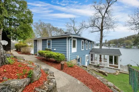 78 Ithanell Rd, Hopatcong, NJ 07843